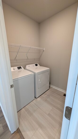 Building Photo - 449 Meadows Ct