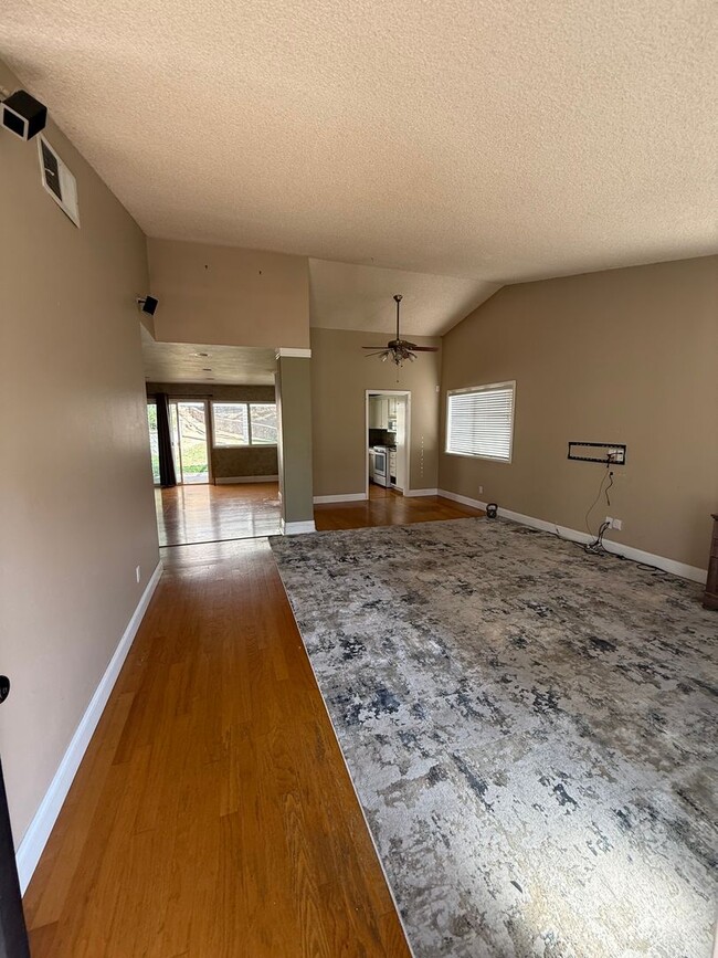 Building Photo - New Photos! Lovely One Level home in Valen...