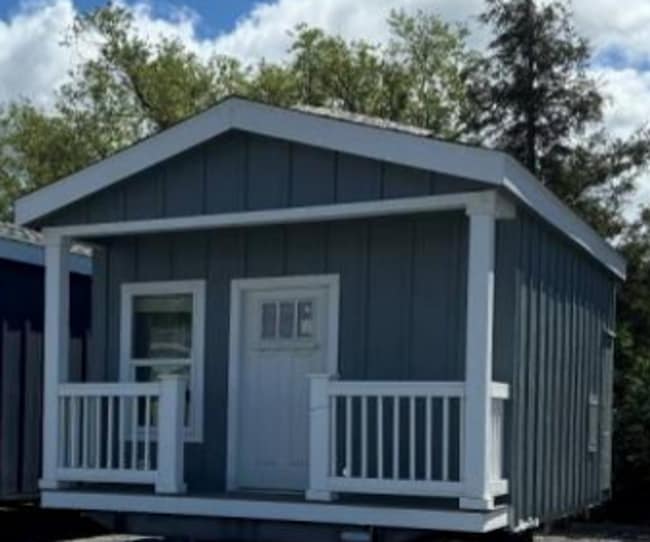 Building Photo - 2301 Beach Ln