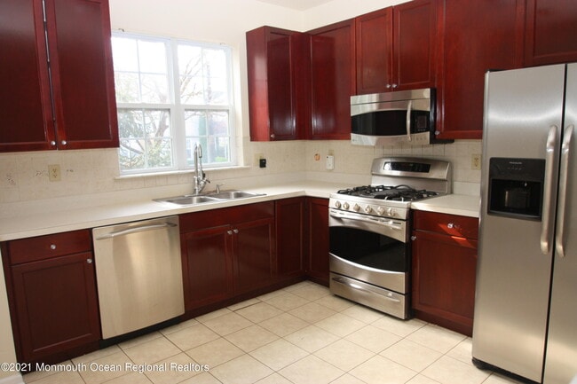 Building Photo - 86 Banyan Blvd