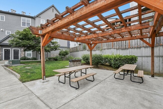 Building Photo - Dual-Suite 2BR/2.5BA Townhome-Style Condo — Gas Fireplace, Balcony & Attached Garage | Heron Cree...
