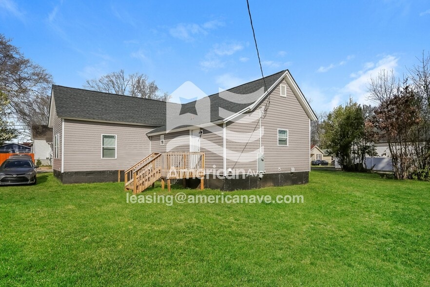 Building Photo - 203 Wellington St