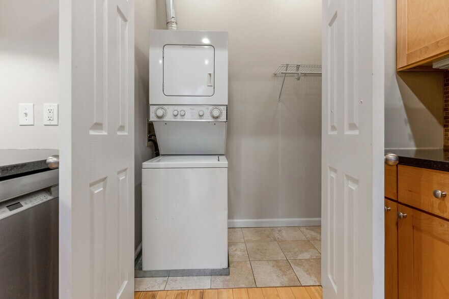 Building Photo - 1448 Newton St NW