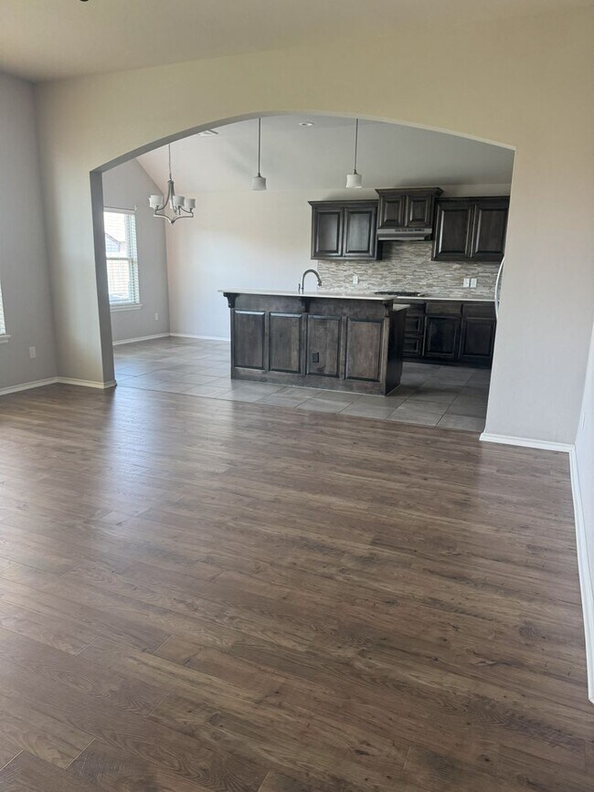 Building Photo - Charming three bed two bath in South OKC