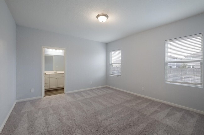 Building Photo - Ranch Style 3 Bed 2 Bath with Freshly painted and New Floors!