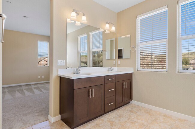 Building Photo - 20833 Grapevine Dr
