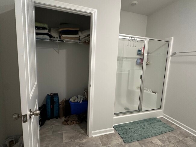 Building Photo - 6019 Hunters Village Dr