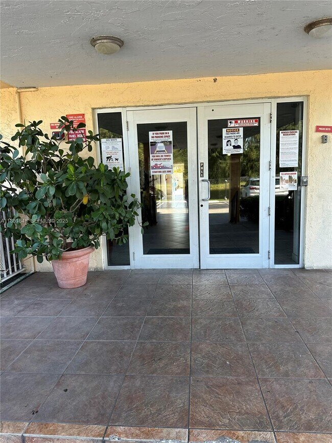 Building Photo - 16465 NE 22nd Ave