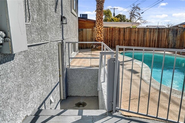Building Photo - 6121 Edgewood Cir