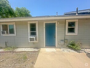 Building Photo - 2 Bedroom, 1 Bath Apartment