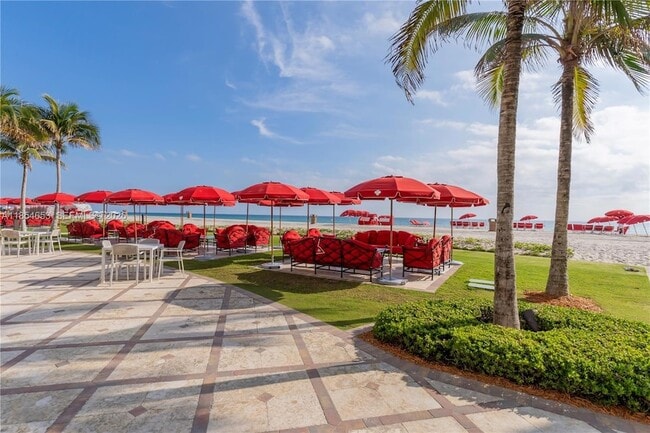 Building Photo - 17875 Collins Ave