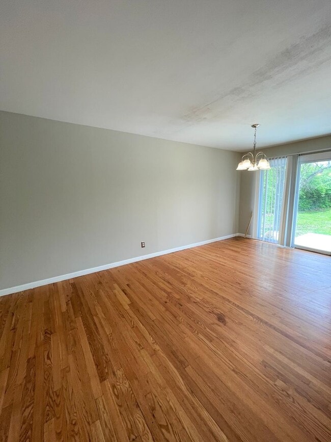 Building Photo - SINGLE FAMILY LOCATED IN MANCHESTER, off 1...