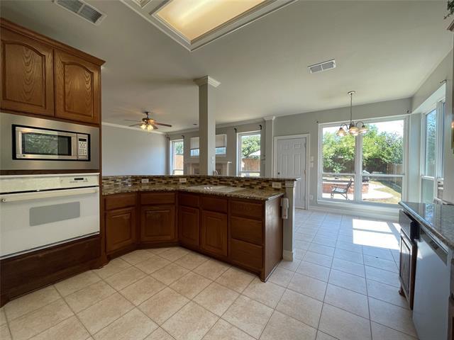Building Photo - 8117 Sunscape Ln S