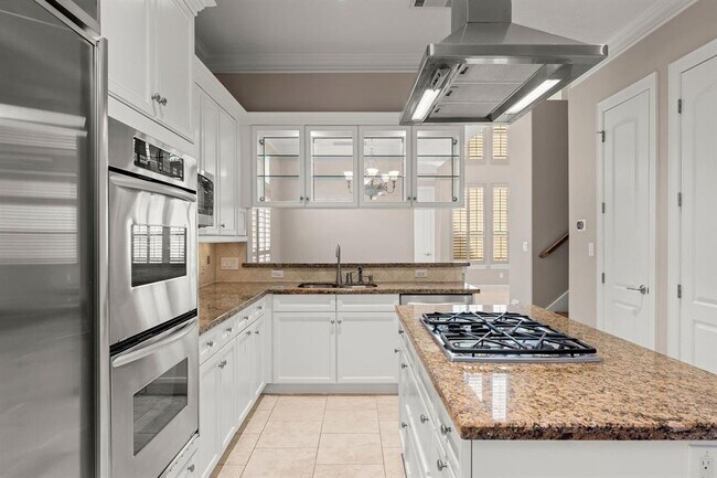 Building Photo - 1038 Memorial Village Dr