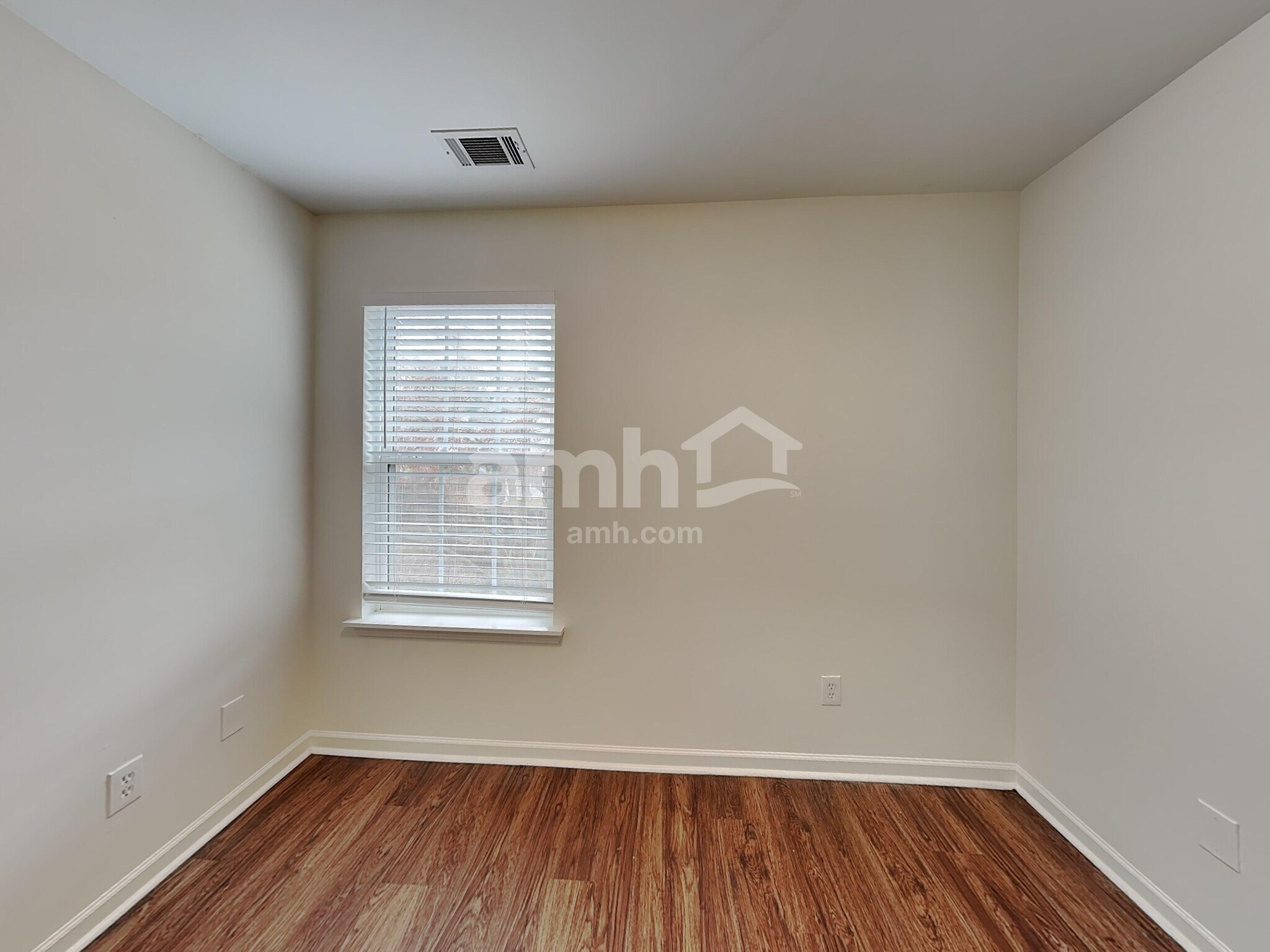 Building Photo - 2026 Oakbluff Way SW