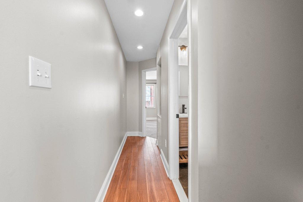 Building Photo - 324 W 29th St