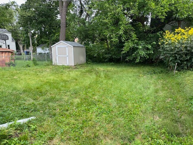 Building Photo - 2 Bedroom, 1 Bath House For Rent in Shorew...