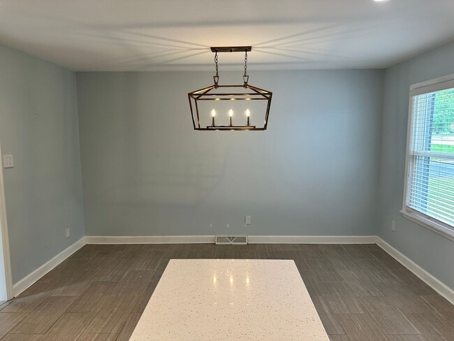 Building Photo - Beautiful 3 Bedroom Home in Windsor Park!