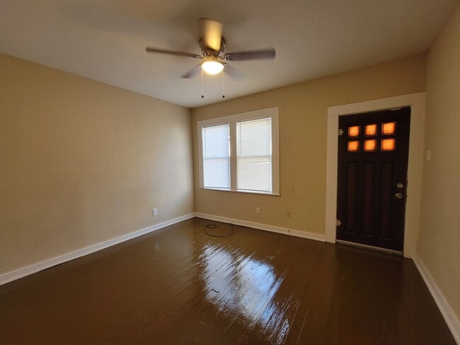 Building Photo - Completely Remodeled 3BR/2BA Home So Close to Amazing Downtown