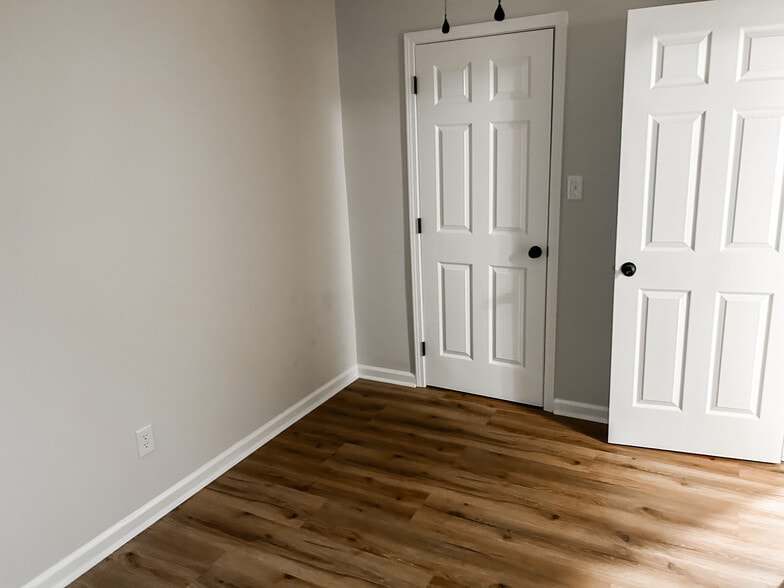 Building Photo - 3021 Wahl St