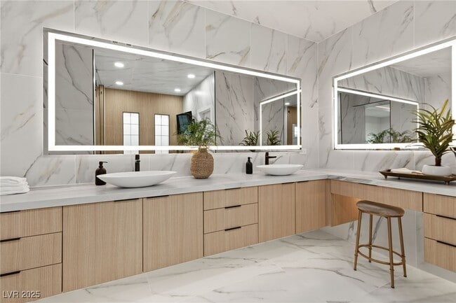 Building Photo - 12024 Whitehills St