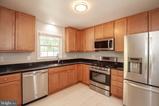 Building Photo - 2533 Hillsman St