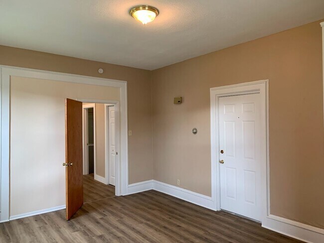 Building Photo - 225 E Park St