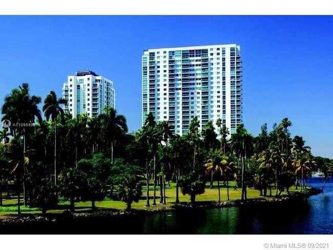 Building Photo - 1871 NW South River Dr