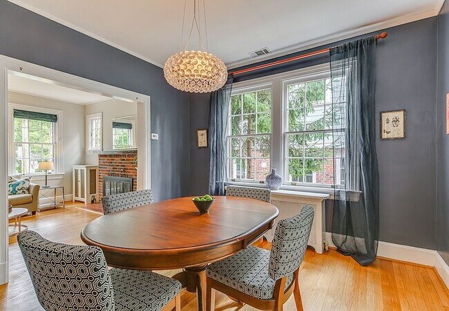 Building Photo - 3-Bed in the Heart of Washington, D.C. – Spacious 1996 Sq Ft with 2 Full Baths!"