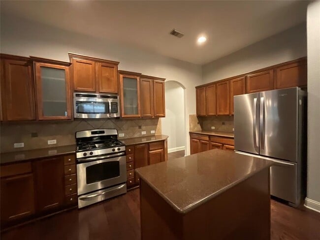 Building Photo - 3928 Crest Ln