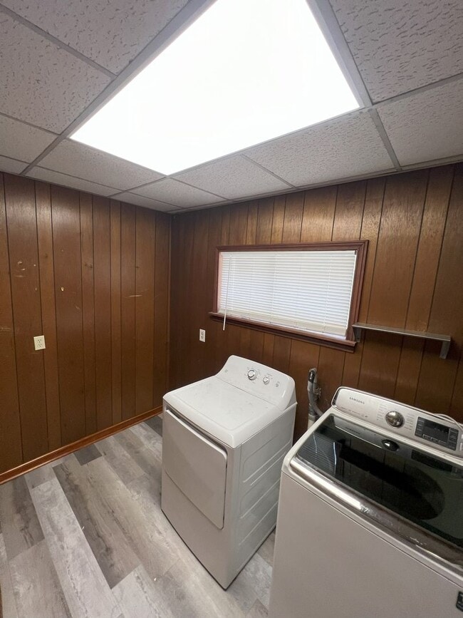 Building Photo - 4 bedroom, 2 bathroom home located in Bato...