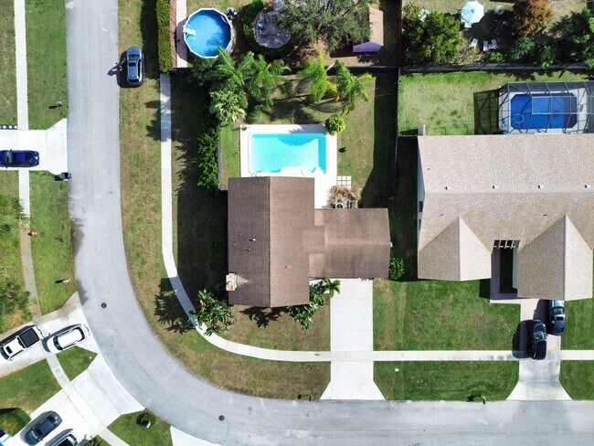 Building Photo - 760 Windtree Way
