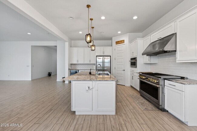 Building Photo - 203 E Birchwood Pl