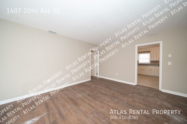 Building Photo - 1407 10th Ave SE