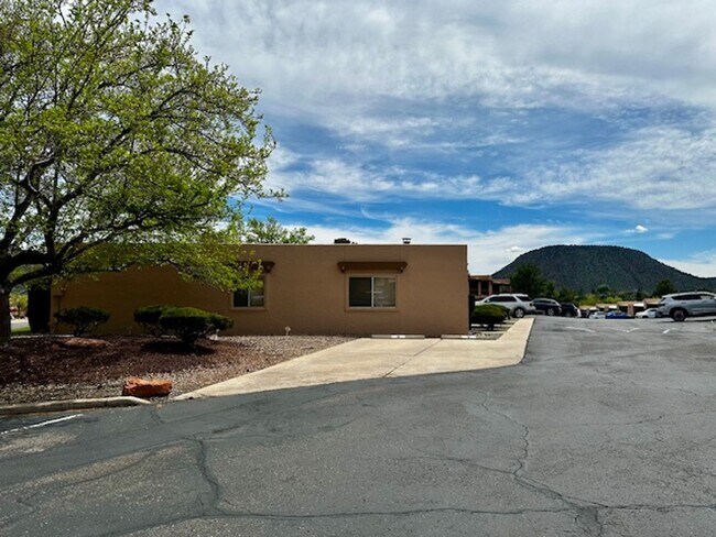 Building Photo - 130 Castle Rock Rd