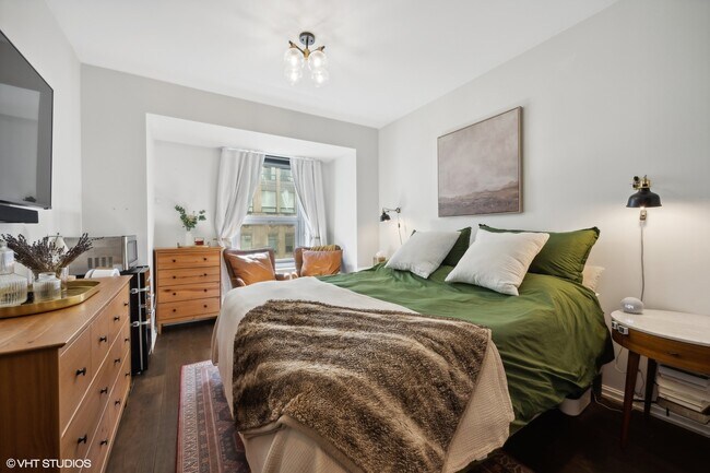 Building Photo - 160 E Illinois St