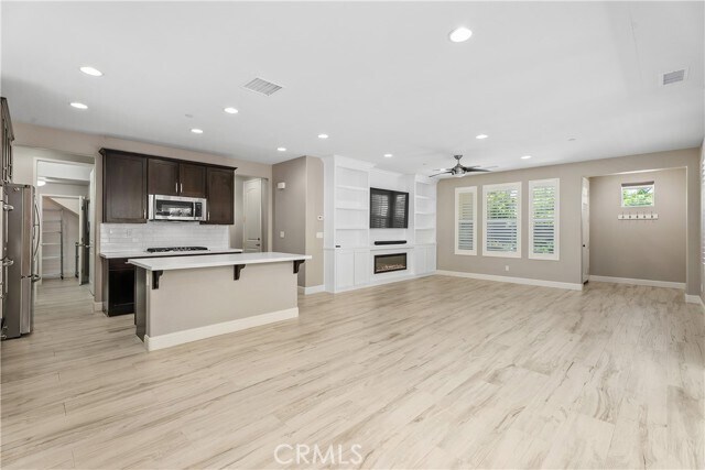 Building Photo - 135 Sparrow