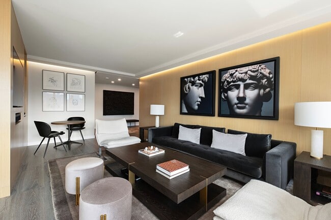 Building Photo - 900 Park Ave