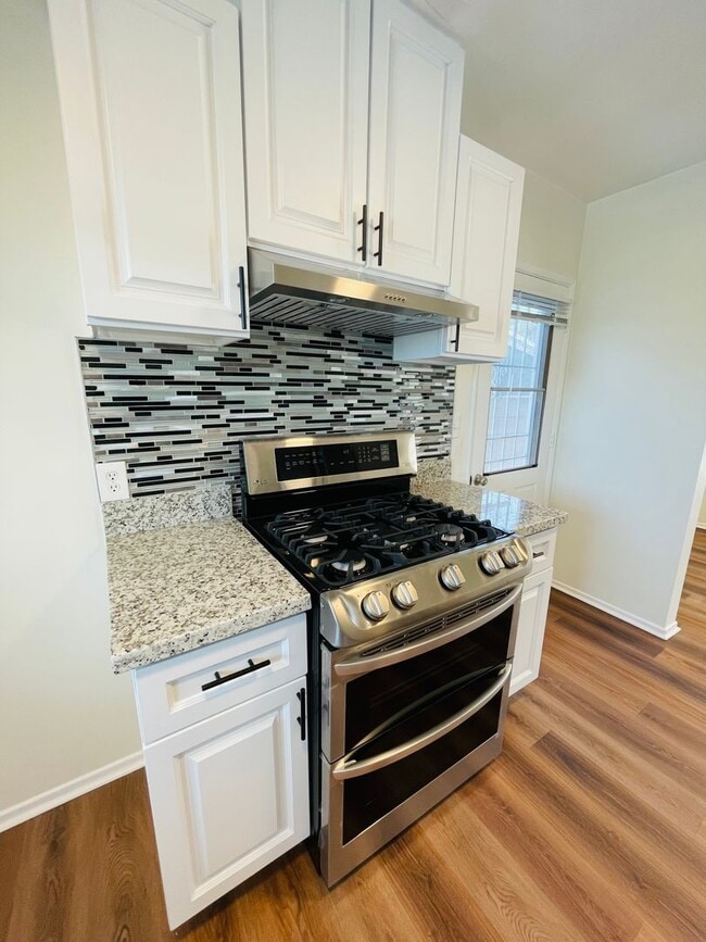 Building Photo - Lomita - Traditional Style - 4 bd / 2 ba H...