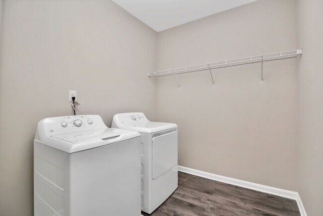 Building Photo - Renovated Mallard Creek Apartment for Lease!