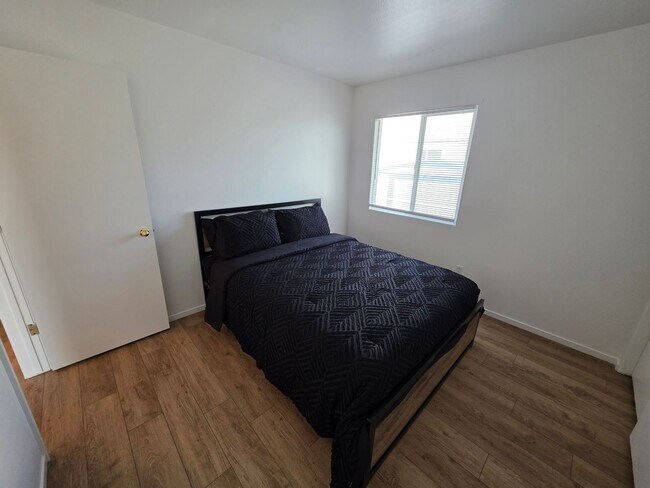 Building Photo - Fully furnished 3 bedroom, 2.5 bath home in Fernley, $3500 per month and includes utlities
