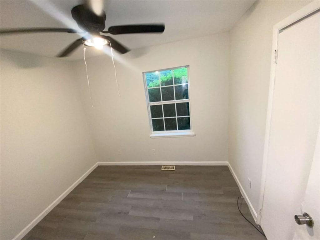 Building Photo - Room in House on Delmoor Dr NW