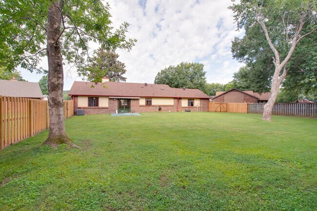 Building Photo - 2010 Rangewood Cir SE