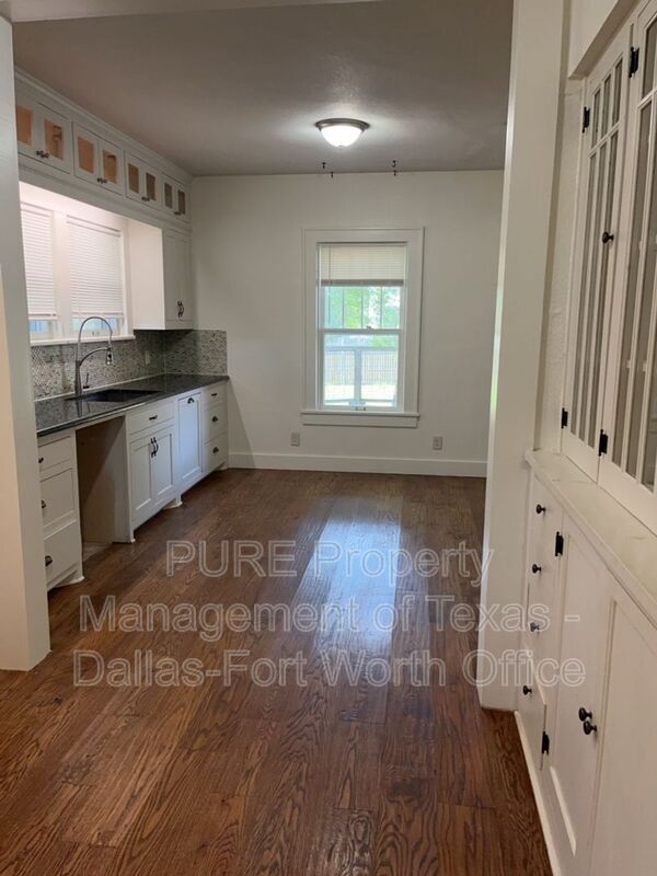 Building Photo - 501 E Monroe St