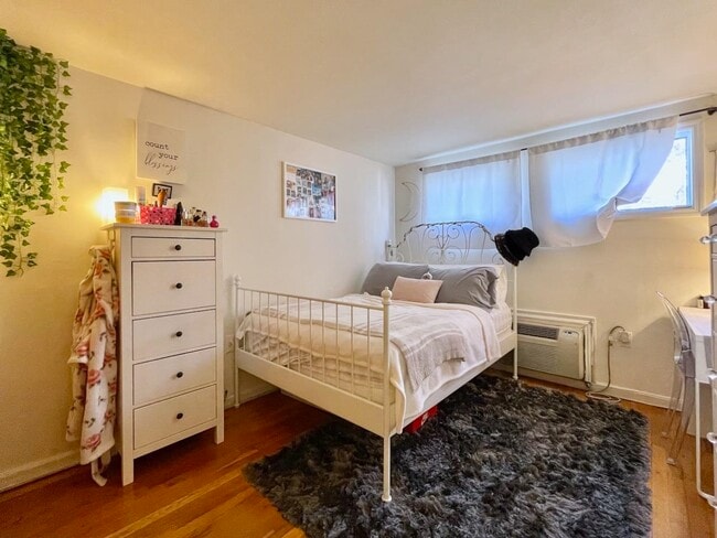 Building Photo - 707 Adams St