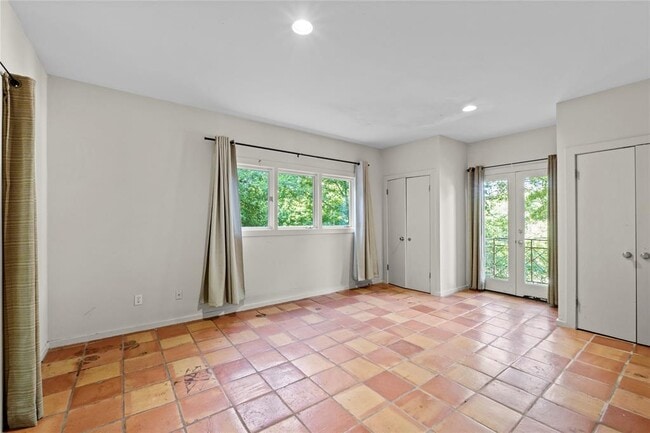 Building Photo - 3307 Rivercrest Dr