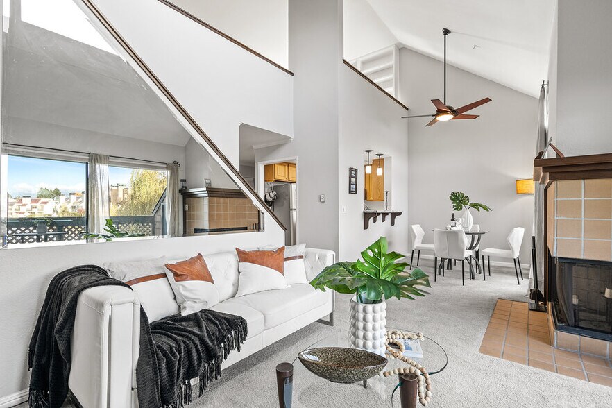 Wall mirror - 86 Pelican Ln