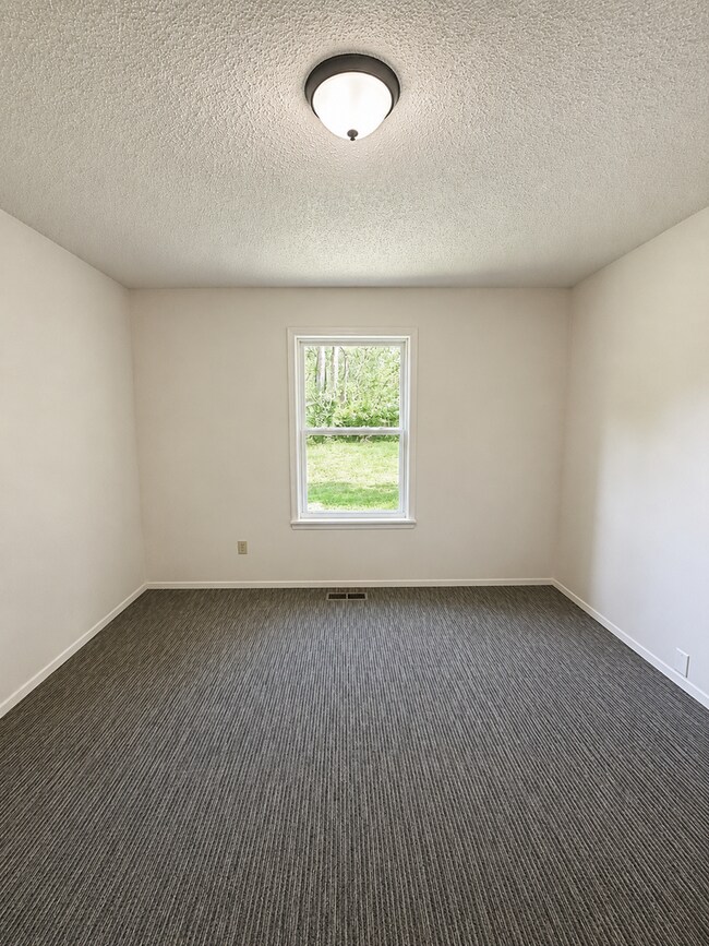 Building Photo - 1838 N Hillcrest Ave