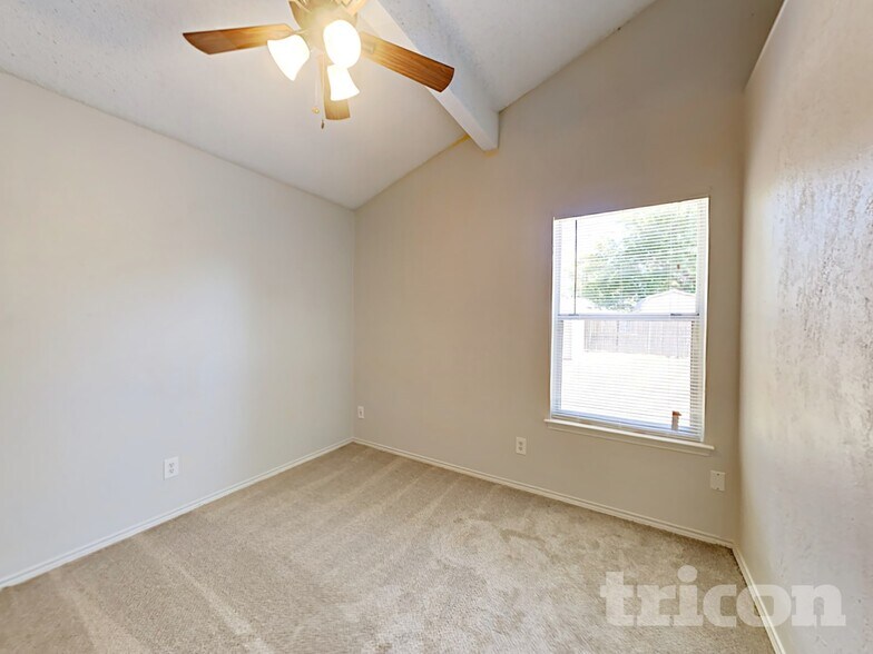 Building Photo - 609 S Walnut Creek Dr