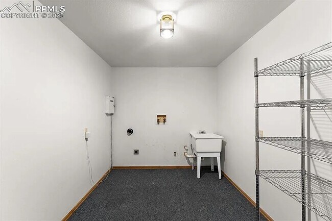 Building Photo - 497 South Avenida Del Oro E